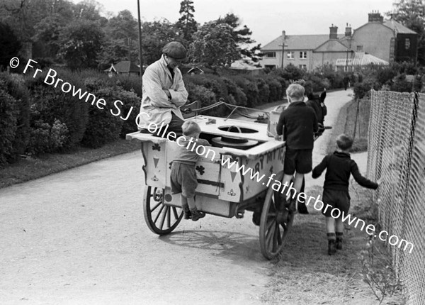 ICE CREAM MAN WITH CHILDREN